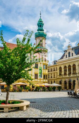 SOPRON, HONGRIE, 18 JUIN 2016 : vue sur le feu et l'hôtel de ville de Sopron, Hongrie Banque D'Images