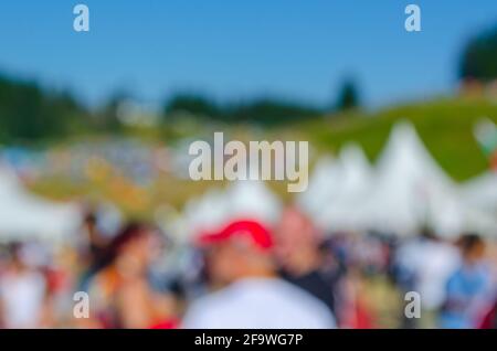 ROZHEN, BULGARIE, 18 JUILLET 2015 : Festival du folklore de Rozhen en Bulgarie. Les visiteurs peuvent voir des spectacles axés sur les danses et la musique traditionnelles, y compris Banque D'Images