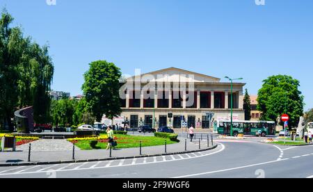 BRASOV, ROUMANIE, 9 JUILLET 2015: Vue du théâtre sica alexandrescu dans la ville roumaine de Brasov. Banque D'Images