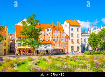 RIGA, LETTONIE, 15 AOÛT 2016 : vue sur un restaurant dans la vieille ville de Riga, Lettonie. Banque D'Images