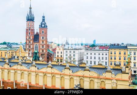 CRACOVIE, POLOGNE, le 11 AOÛT 2016 : vue aérienne de l'église de Sainte Marie dans la ville polonaise de Cracovie/Cracovie. Banque D'Images