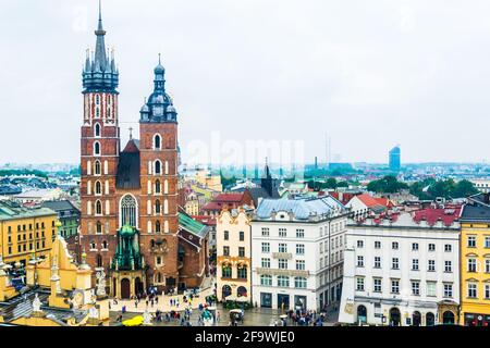 CRACOVIE, POLOGNE, le 11 AOÛT 2016 : vue aérienne de l'église de Sainte Marie dans la ville polonaise de Cracovie/Cracovie. Banque D'Images