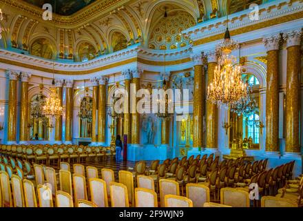 VARSOVIE, POLOGNE, 12 AOÛT 2016 : vue sur une salle du palais royal de Varsovie, Pologne. Banque D'Images