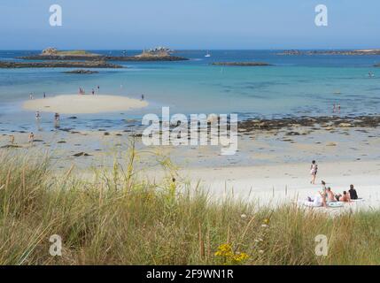 Plage de sable blanc, presqu'île Sainte Marguerite, Landéda, Nord du Finistère, Bretagne, France. Banque D'Images