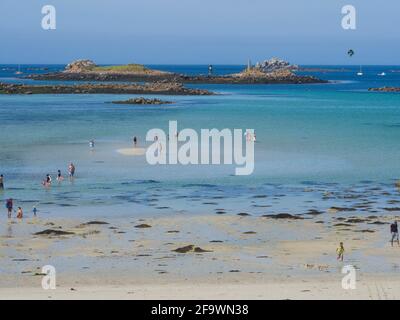 Plage de sable blanc, presqu'île Sainte Marguerite, Landéda, Nord du Finistère, Bretagne, France. Banque D'Images