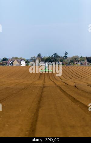 Au milieu de la pandémie mondiale de corona, les agriculteurs du monde entier travaillent encore à la culture des années à venir et assurent la coopération des lignes d'approvisionnement alimentaire Banque D'Images