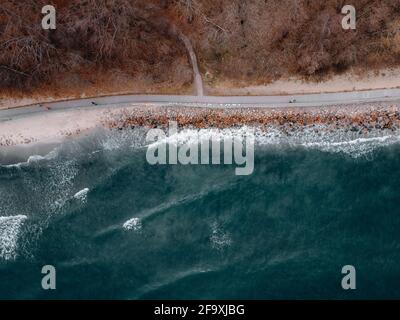 Printemps mer Baltique à Rozewie vue d'un drone Banque D'Images