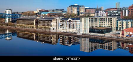 Newcastle Quayside en début de matinée, Newcastle upon Tyne, Angleterre, Royaume-Uni Banque D'Images