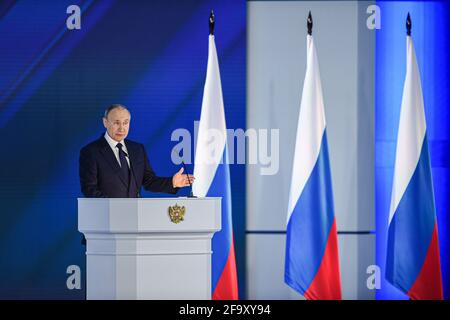 Moscou, Russie. 21 avril 2021. Le président russe Vladimir Poutine prononce son discours annuel devant l’Assemblée fédérale à Moscou, en Russie, le 21 avril 2021. Credit: Evgeny Sinitsyn/Xinhua/Alay Live News Banque D'Images