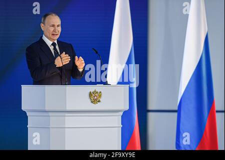 Moscou, Russie. 21 avril 2021. Le président russe Vladimir Poutine prononce son discours annuel devant l’Assemblée fédérale à Moscou, en Russie, le 21 avril 2021. Credit: Evgeny Sinitsyn/Xinhua/Alay Live News Banque D'Images