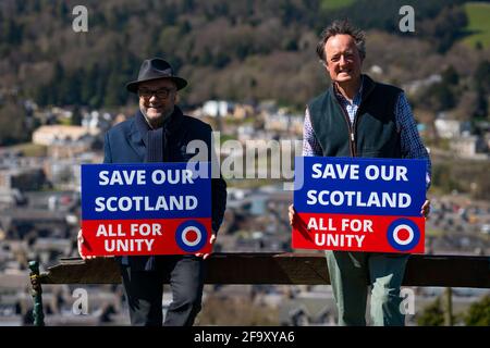 Hawick, Écosse, Royaume-Uni. 21 avril 2021. George Galloway , fondateur du parti All for Unity et chef Jamie Blackett faisant campagne contre une frontière difficile avec l'Angleterre à Hawick , frontières écossaises, aujourd'hui. Iain Masterton/Alay Live News Banque D'Images