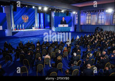 Moscou, Russie. 21 avril 2021. Le président russe Vladimir Poutine prononce son discours annuel devant l’Assemblée fédérale à Moscou, en Russie, le 21 avril 2021. Credit: Evgeny Sinitsyn/Xinhua/Alay Live News Banque D'Images