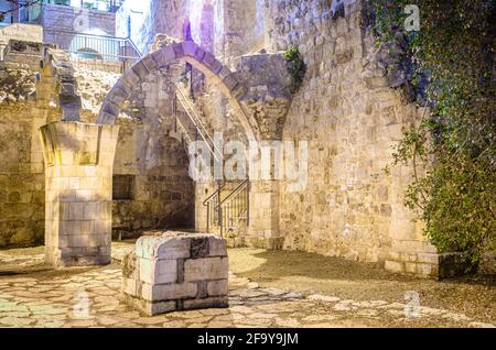 Ruelles et arches dans la vieille ville de Jérusalem, Israël. Banque D'Images