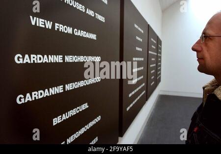 IAN WHITTLESEA AVEC SON ŒUVRE 'MONT SAINTE-VICTOIRE-PAUL CEZANNE,2000-2003 AU JERWOOD GALLERY.2/4/03 PILSTON Banque D'Images