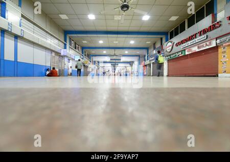 La gare déserte de Churchgate, en raison de son verrouillage à Mumbai en raison de Corona pandamo. Terminal ferroviaire local occidental.Mumbai, Maharashtra, Inde. Banque D'Images