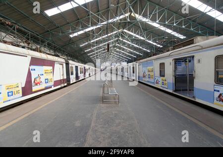 La gare déserte de Churchgate, en raison de son verrouillage à Mumbai en raison de Corona pandamo. Terminal ferroviaire local occidental.Mumbai, Maharashtra, Inde. Banque D'Images