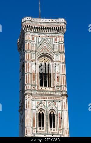 Florence, province de Florence, Toscane, Italie. Le Campanile de Giotto, ou clocher, est adjacent à la basilique Santa Maria del Fiore, ou Duomo. C'est p Banque D'Images