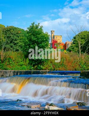 Royaume-Uni, Angleterre, Lancashire, Château Stede et rivière Hinburn, fin de l'été, Banque D'Images