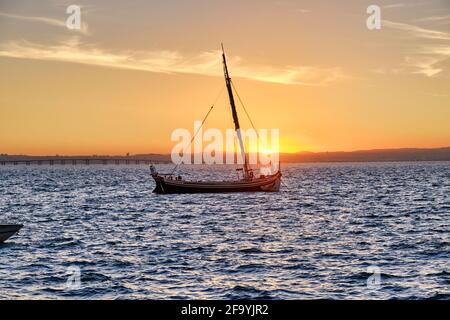 Un bateau traditionnel de la rivière Tage. Alcochete. Portugal Banque D'Images