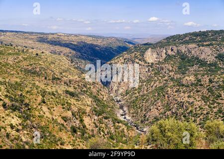 La frontière entre le Portugal et l'Espagne tout le long de la vallée de l'Agueda, un affluent du Douro. Almofala, Douro Internacional nature P Banque D'Images