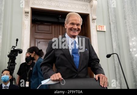 Washington, États-Unis d'Amérique. 21 avril 2021. L'ancien sénateur américain Bill Nelson (démocrate de Floride), nommé administrateur de la NASA, vient témoigner lors d'une audience de confirmation du Comité sénatorial sur le commerce, la science et les transports à Capitol Hill à Washington, DC, le 21 avril 2021.Credit: Saul Loeb/Pool via CNP | usage Worldwide Credit: dpa/Alay Live News Banque D'Images