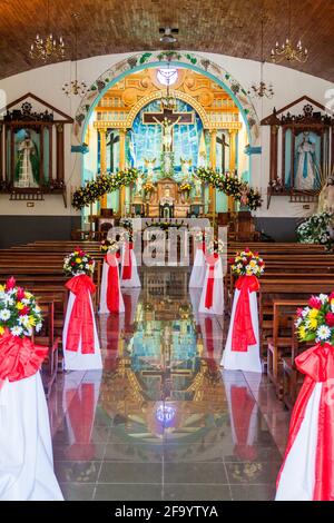 CONCEPCION DE ATACO, EL SALVADOR - 3 AVRIL 2016 : intérieur de l'église du village de Concepcion de Ataco. Banque D'Images