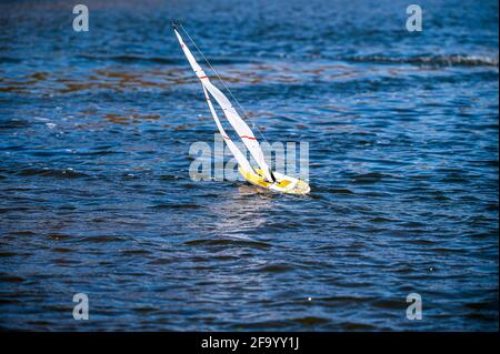 Vue sur une promenade autour du parc national de Talkin Tarn Banque D'Images