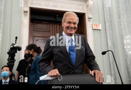 L'ancien sénateur américain Bill Nelson, nommé administrateur de la NASA, arrive pour témoigner lors d'une audience de confirmation du Comité sénatorial sur le commerce, la science et les transports à Capitol Hill à Washington, DC, le 21 avril 2021. Photo de Saul Loeb/Pool/ABACAPRESS.COM Banque D'Images