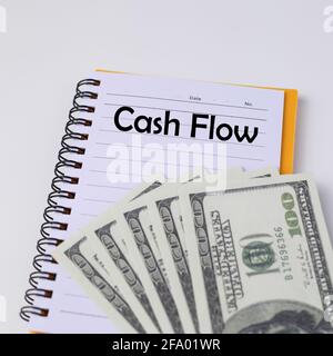 Flux de trésorerie inscrit sur un bloc-notes. Banque D'Images