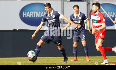 Heidenheim, Allemagne. 21 avril 2021. Firo: 21 avril 2021, ballon de football, 2ème Bundesliga, saison 2020/2021, 1er FC Heidenheim - VfL Bochum c. Left Anthony Losilla (VfL Bochum) et Denis Thomalla (1.FC Heidenheim) | usage dans le monde crédit: dpa/Alay Live News Banque D'Images