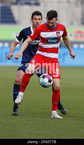 Heidenheim, Allemagne. 21 avril 2021. Firo: 21 avril 2021, ballon de football, 2ème Bundesliga, saison 2020/2021, 1er FC Heidenheim - VfL Bochum c. Left Anthony Losilla (VfL Bochum) et Denis Thomalla (1.FC Heidenheim) | usage dans le monde crédit: dpa/Alay Live News Banque D'Images