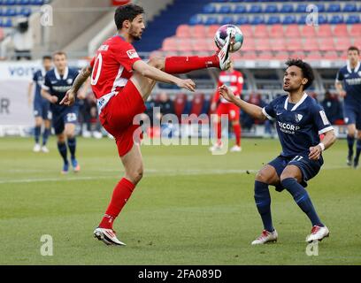 Heidenheim, Allemagne. 21 avril 2021. Firo: 21 avril 2021, ballon de football, 2ème Bundesliga, saison 2020/2021, 1er FC Heidenheim - VfL Bochum c. Left Tim Kleindienst (1.FC Heidenheim) et Herbert Bockhorn (VfL Bochum) | utilisation dans le monde crédit: dpa/Alay Live News Banque D'Images