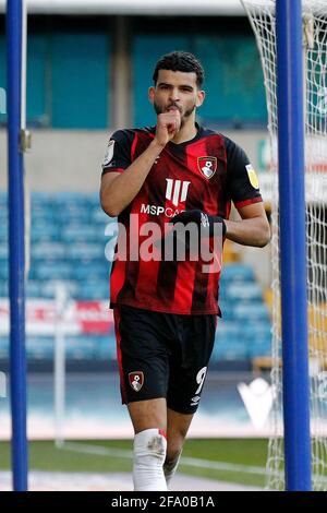 Londres, Royaume-Uni. 21 avril 2021. BUT - Dominic Solanke, de l'AFC Bournemouth, s'est exprimé lors du championnat EFL Sky Bet entre Millwall et Bournemouth à la Den, Londres, Angleterre, le 21 avril 2021. Photo de Carlton Myrie. Utilisation éditoriale uniquement, licence requise pour une utilisation commerciale. Aucune utilisation dans les Paris, les jeux ou les publications d'un seul club/ligue/joueur. Crédit : UK Sports pics Ltd/Alay Live News Banque D'Images