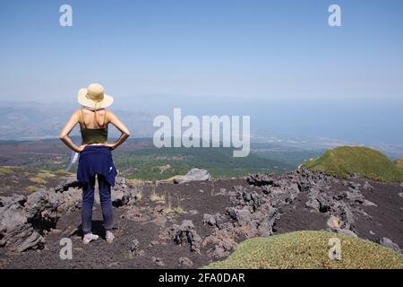 Randonnée sur l'Etna lors d'une journée chaude Banque D'Images