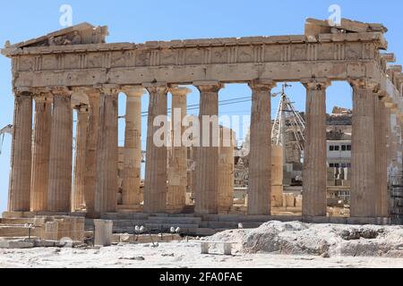 Façade du temple du Parthénon sur l'acropole d'Athènes, Grèce Banque D'Images