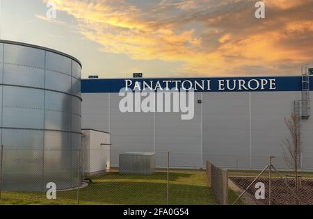 Pologne, Plewiska - 20 avril 2021: Panattoni Europe - Développeur d'espace d'entrepôt. Banque D'Images