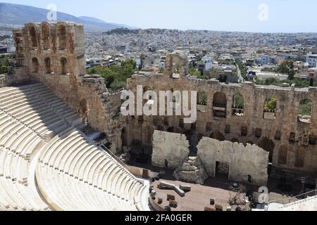 Une partie de l'Odéon de Herodes Atticus est située sur la pente sud de l'Acropole d'Athènes, Grèce Banque D'Images