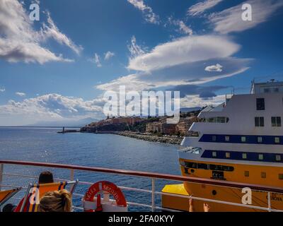 Bastia, France - 25.9.20219. Vue depuis un bateau de la ligne Corse Ferries jusqu'à la mer Méditerranée et le port de Bastia Banque D'Images