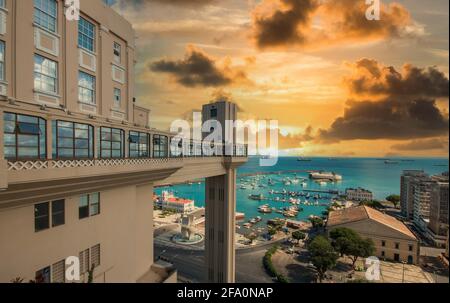 Vue sur l'ascenseur de Lacerda à Salvador Bahia Brésil. Banque D'Images