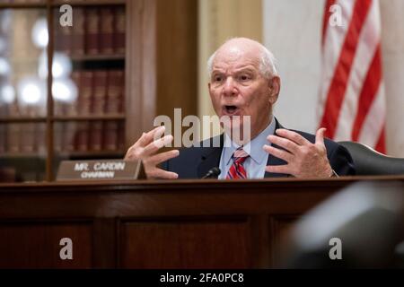 États-Unis le sénateur Ben Cardin (démocrate du Maryland) interroge M. Dilawar Syed lors de son audition de candidature au Comité sénatorial de la petite entreprise et de l'entrepreneuriat au poste d'administrateur adjoint de l'administration de la petite entreprise, dans le bâtiment Dirksen du Bureau du Sénat à Washington, DC, le mercredi 21 avril 2021. Crédit : Rod Lamkey/CNP | utilisation dans le monde entier Banque D'Images