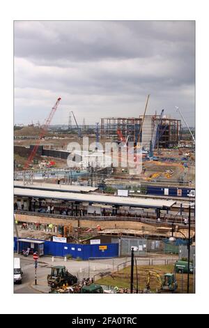 Vue sur le nord-ouest depuis le parking public de Stratford au-dessus de l' Gare de Stratford en direction du site olympique de Londres.photo de David Sandison l'indépendant 8/7/2008 Banque D'Images