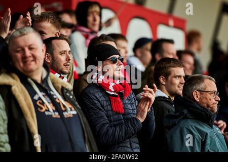 Aalborg, Danemark. 21 avril 2021. Les fans de football d'Aalborg Boldklub vus sur les tribunes pendant le match 3F Superliga entre Aalborg Boldklub et Odense Boldklub au parc Aalborg Portland à Aalborg. (Crédit photo : Gonzales photo/Alamy Live News Banque D'Images