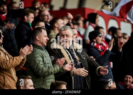 Aalborg, Danemark. 21 avril 2021. Les fans de football d'Aalborg Boldklub vus sur les tribunes pendant le match 3F Superliga entre Aalborg Boldklub et Odense Boldklub au parc Aalborg Portland à Aalborg. (Crédit photo : Gonzales photo/Alamy Live News Banque D'Images