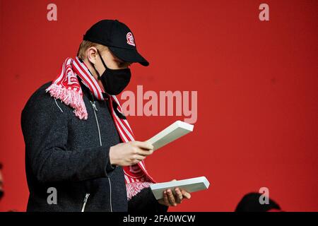 Aalborg, Danemark. 21 avril 2021. Les fans de football d'Aalborg Boldklub vus sur les tribunes pendant le match 3F Superliga entre Aalborg Boldklub et Odense Boldklub au parc Aalborg Portland à Aalborg. (Crédit photo : Gonzales photo/Alamy Live News Banque D'Images