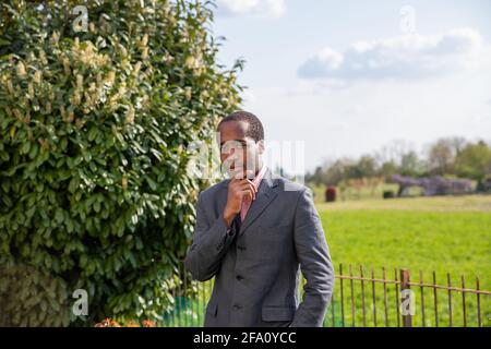 Charmant et attrayant homme d'affaires afro-américain. Homme confiant. Banque D'Images