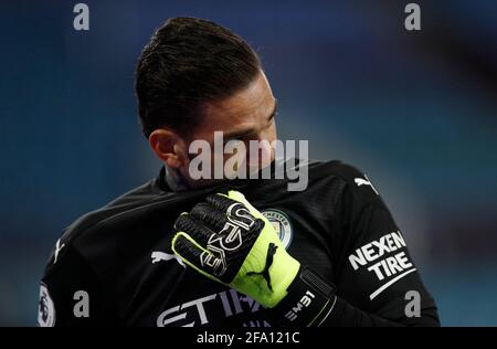 Birmingham, Angleterre, 21 avril 2021. Ederson de Manchester City pendant le match de la Premier League à Villa Park, Birmingham. Le crédit photo doit être lu : Darren Staples / Sportimage Banque D'Images