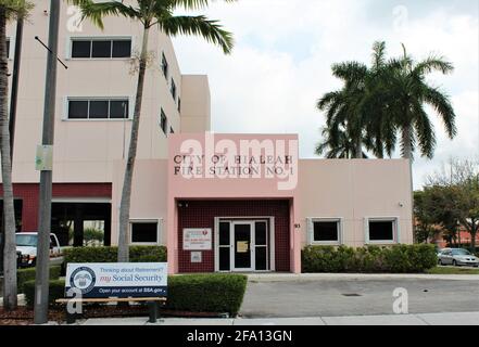 Centre d'incendie numéro 1 de la ville de Hialeah, à l'avant de l'édifice. Banque D'Images