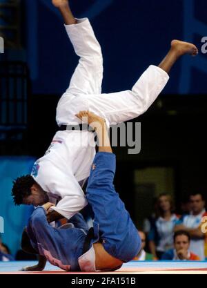 JEUX OLYMPIQUES À ATHÈNES 2004. 18/8/2004 JUDO HOMMES -90KG WINSTON GORDON (F) V MARK HUIZINGA (NED) PHOTO DAVID ASHDOWN.JEUX OLYMPIQUES ATHÈNES 2004 Banque D'Images