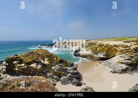 La magnifique Praia do Serro da Águia au Portugal. Banque D'Images