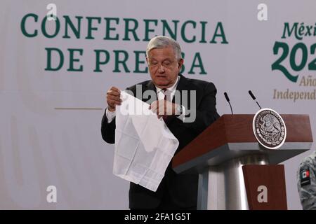 Andres Manuel Lopez Obrador, président du Mexique, prend la parole au cours de sa conférence d’information quotidienne au Palais national. Mexico, Mexique, 21 avril 2021. Photo d'Ismael Rosas/Eyepix/ABACAPRESS.COM Banque D'Images